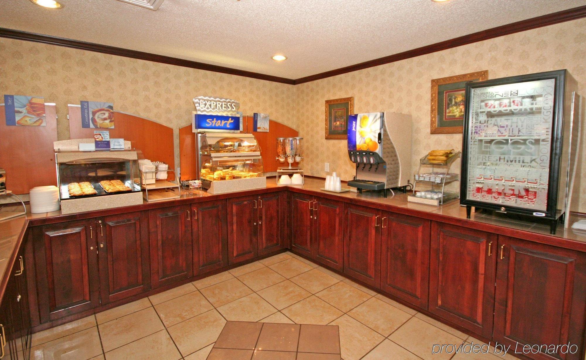 Holiday Inn Express Winston-Salem By Ihg Restaurant photo