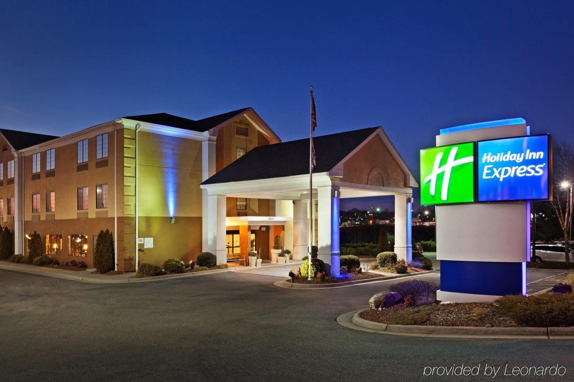 Holiday Inn Express Winston-Salem By Ihg Exterior photo