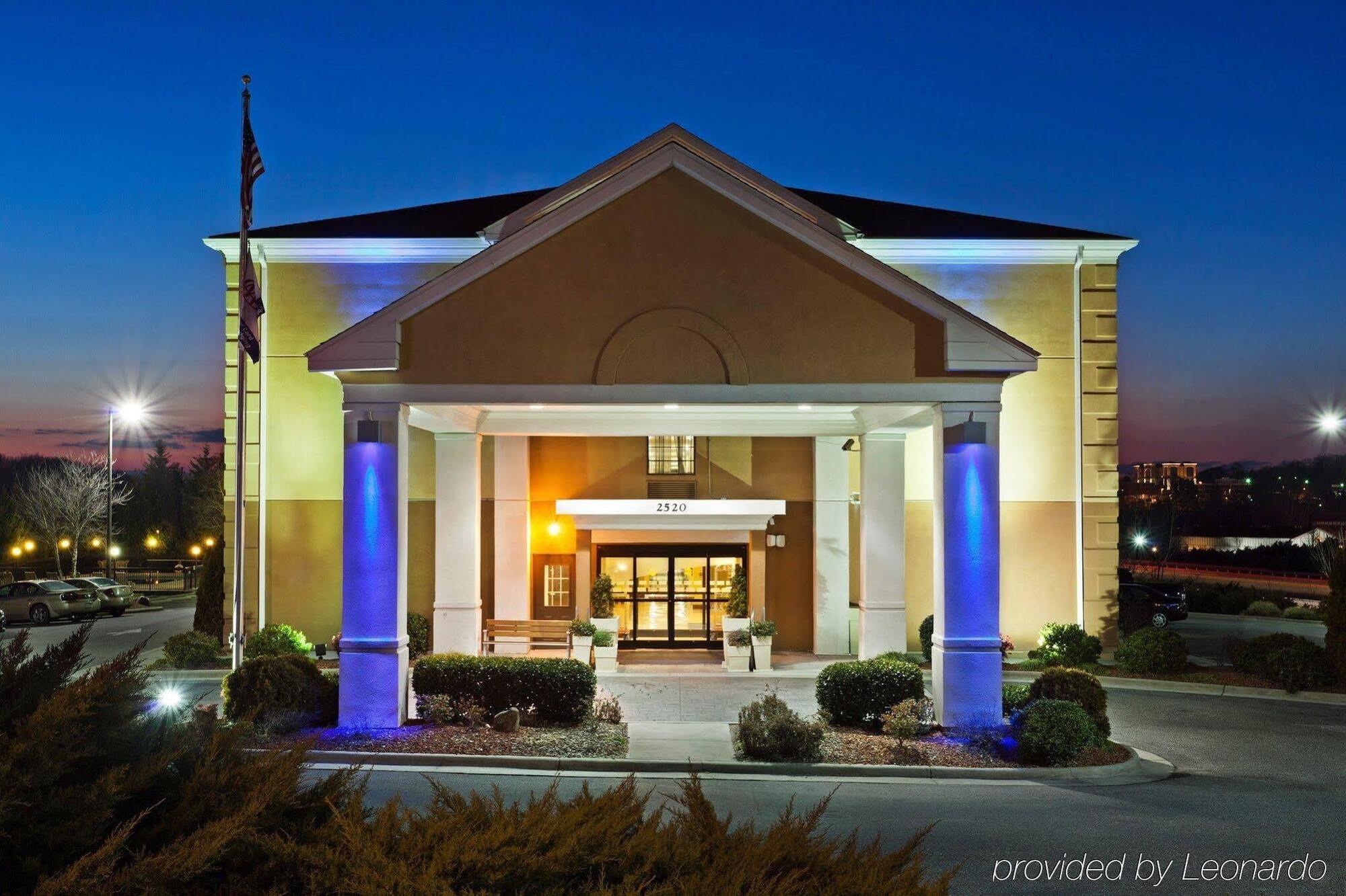 Holiday Inn Express Winston-Salem By Ihg Exterior photo